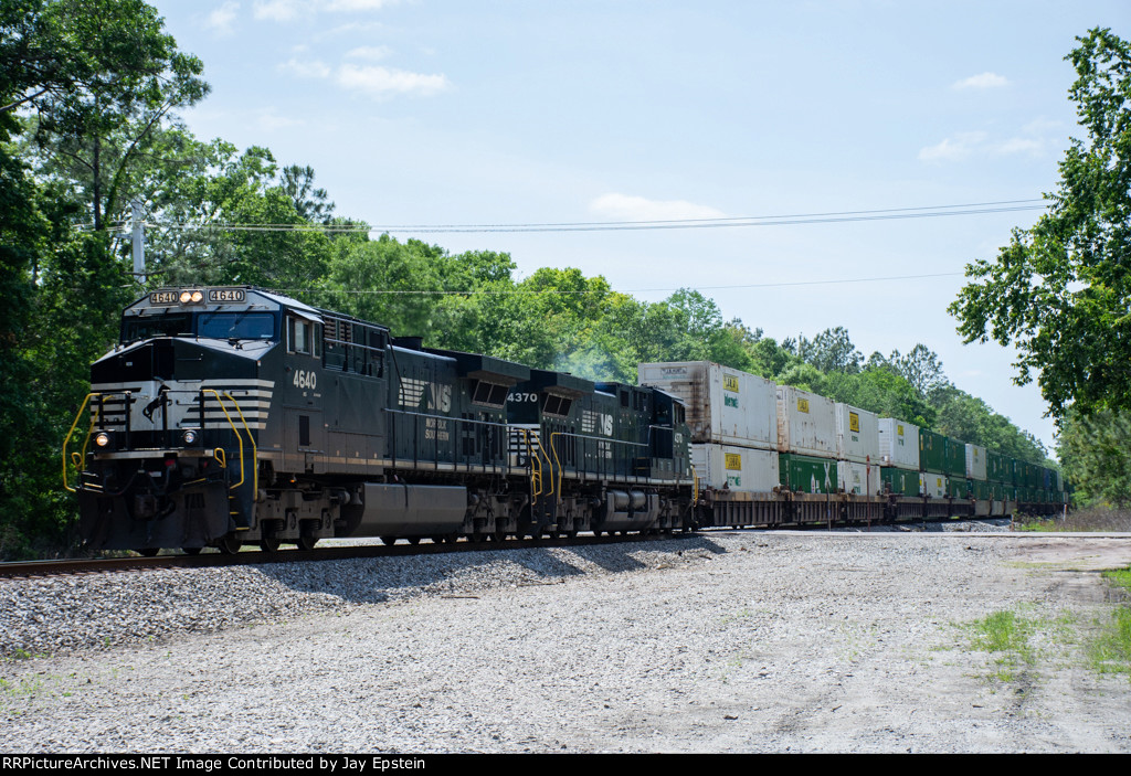 I9F approaches the CSX diamonds
